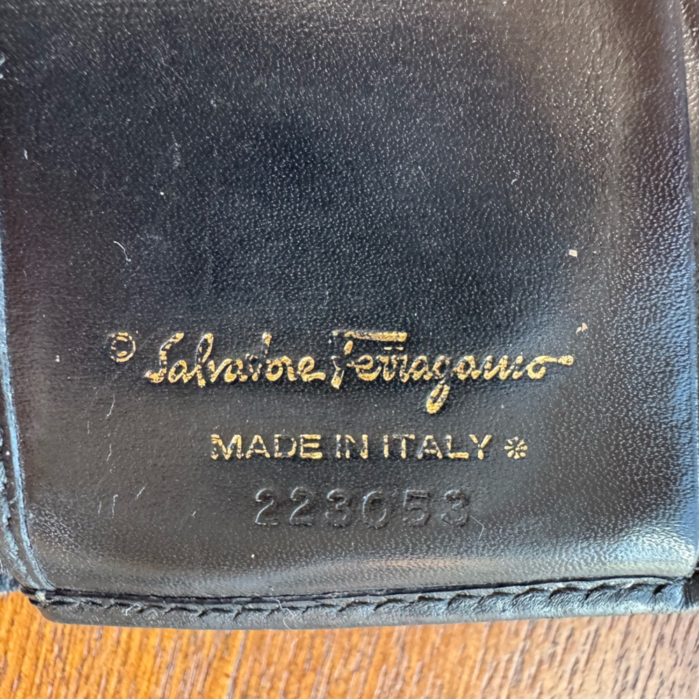 Salvatore Ferragamo Vara Bifold Black Leather Wallet w/COA - Picture 4 of 13